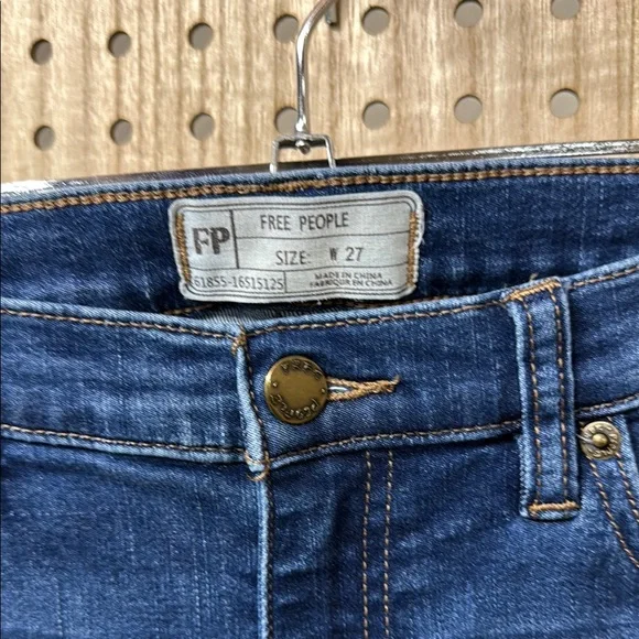 Free People Dark Blue Distressed Cropped Jeans‎ - Picture 2 of 5